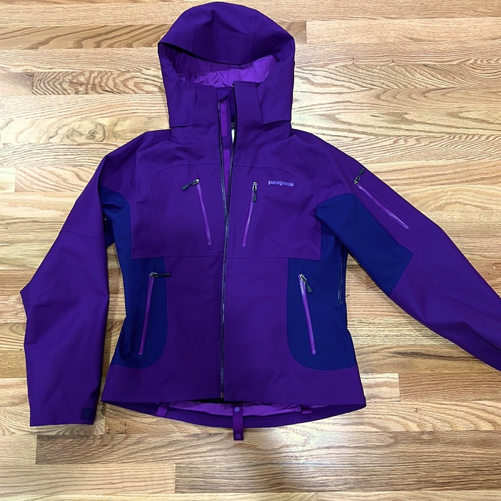 Patagonia Purple Shell Jacket for Skiing & Snow